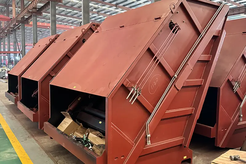 Puristettu roska-auton kori